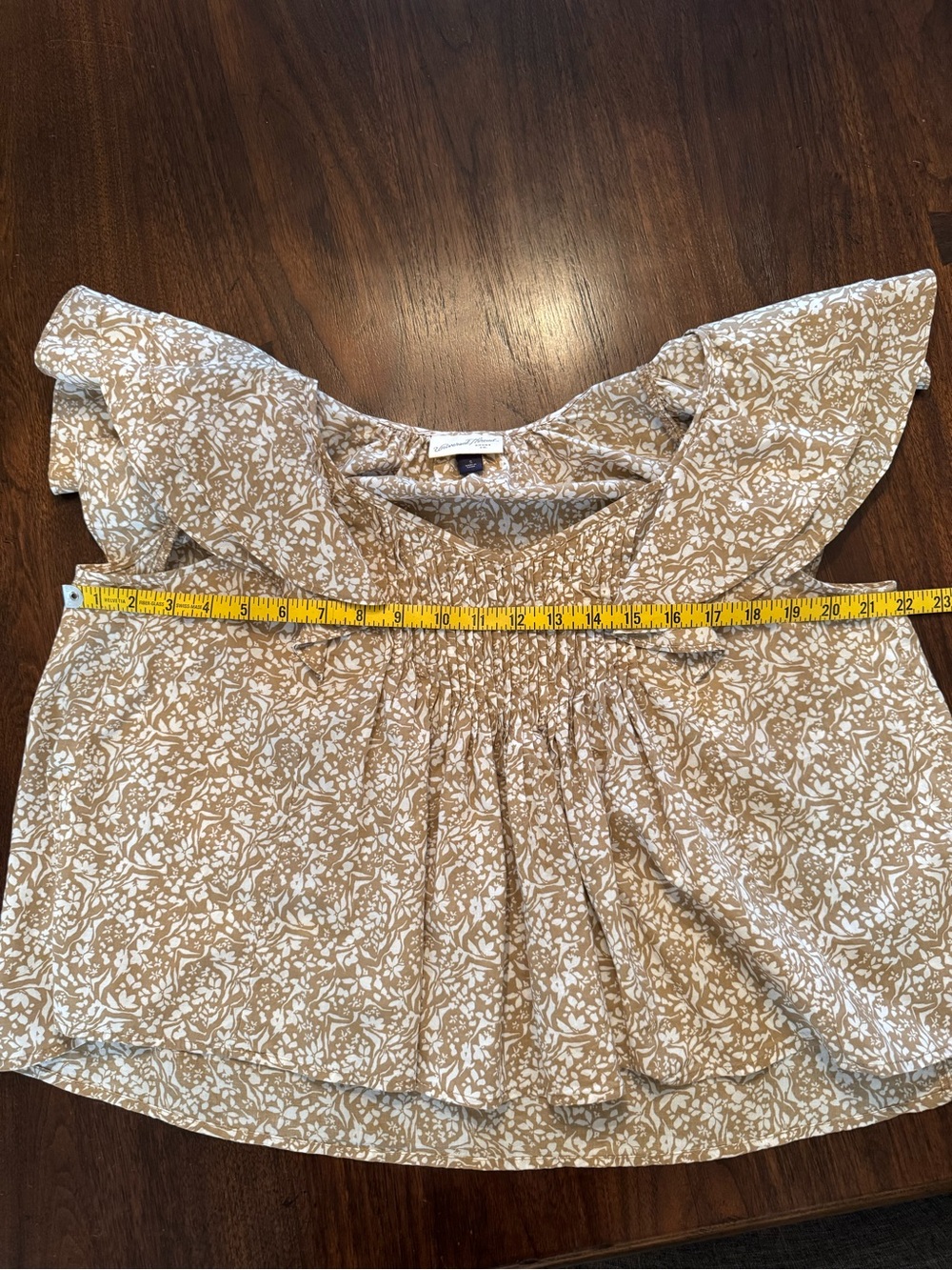 Universal Thread Beige Floral Ruffle Sleeve V-Neck Blouse - Picture 8 of 8